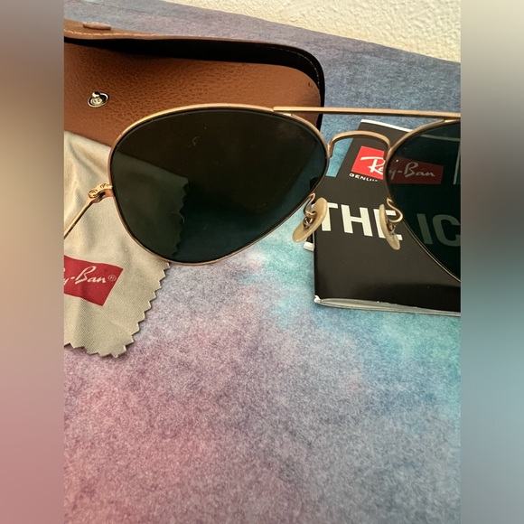 Ray Ban Aviator Sunglasses Green Lens and Gold Frames - Picture 5 of 14
